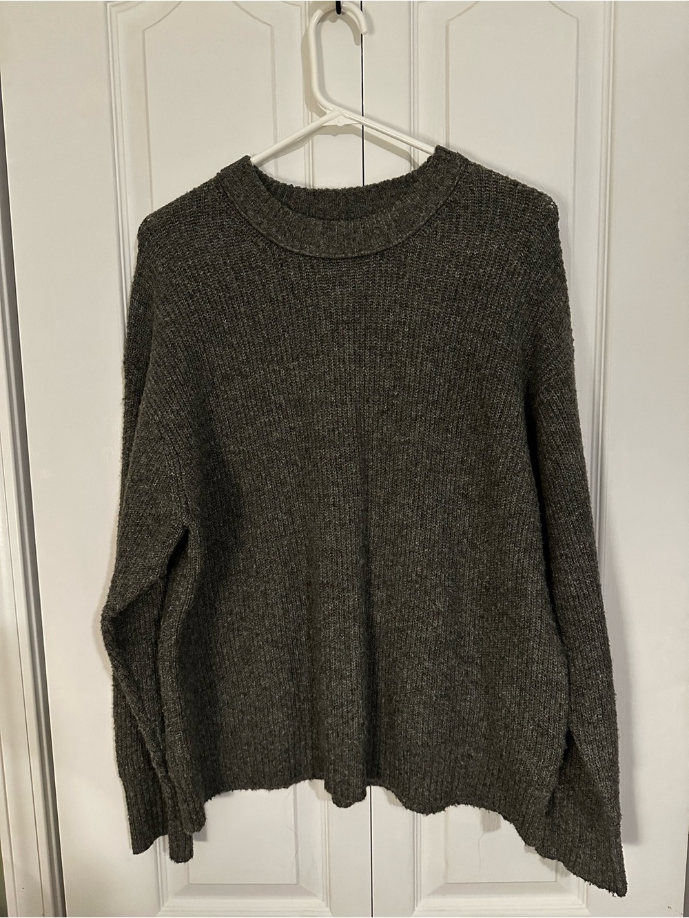 American Eagle supper soft crew neck sweater